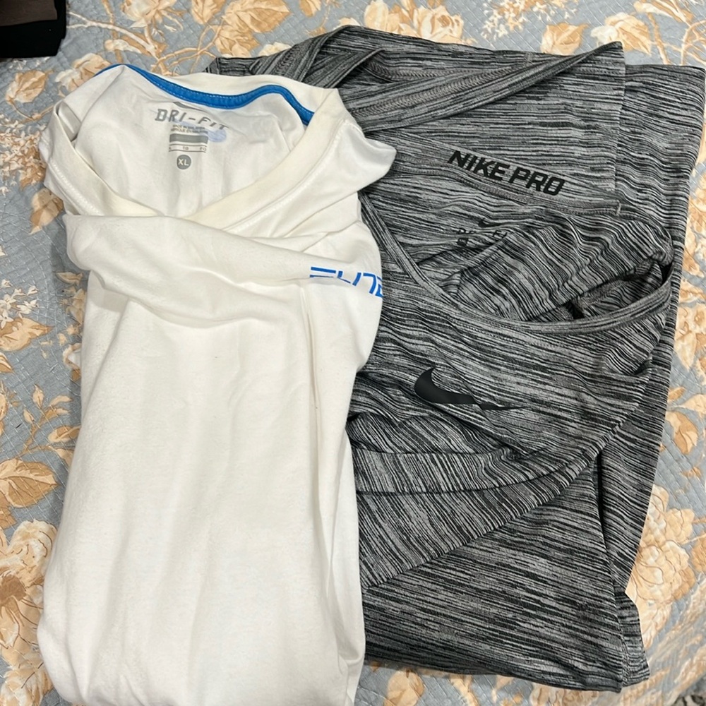 Nike Twp Pair of Shirts XXL grey and XL white